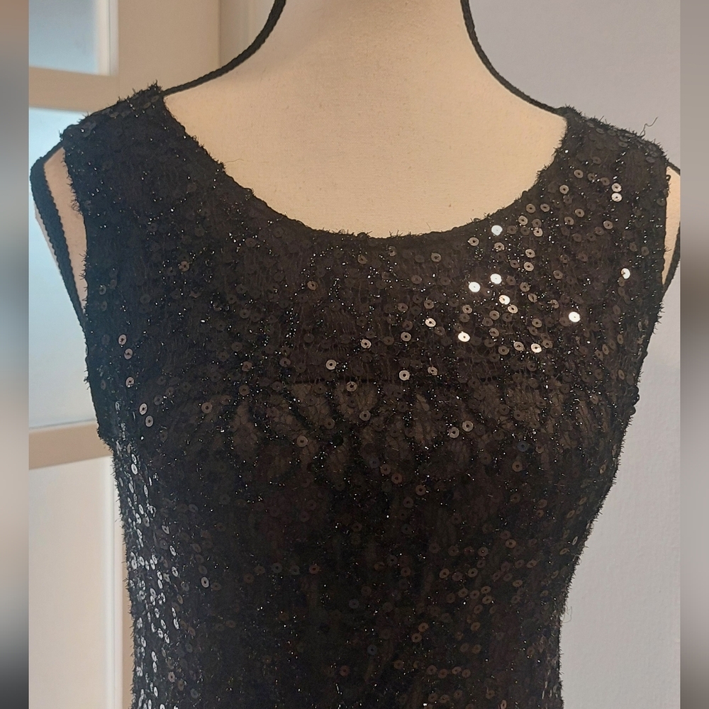 Chic Black Sequin Feathered Prom Dress - Picture 2 of 9